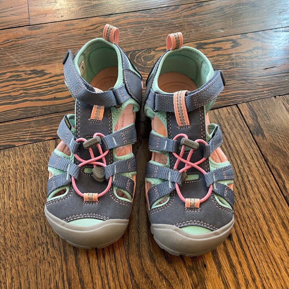NWOT Girls Big Kid Keen CNX Sandals Size 2